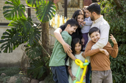 kids-having-fun-jungle-themed-party